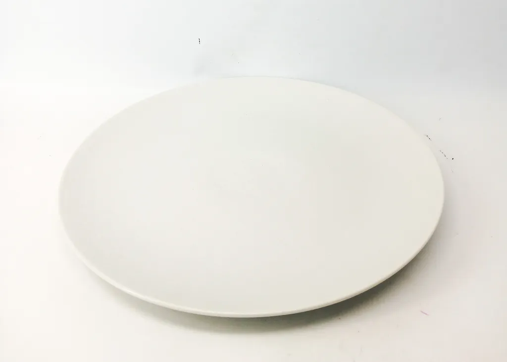 จานใบบัวขาว 14"