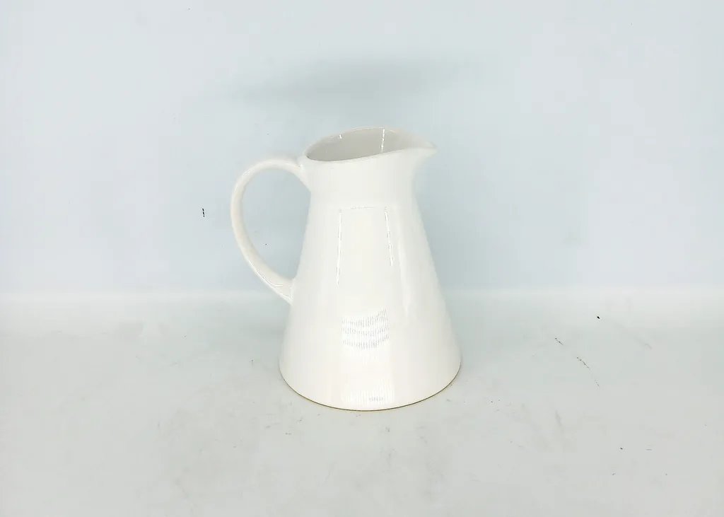 เหยือกโทนี่ขาว