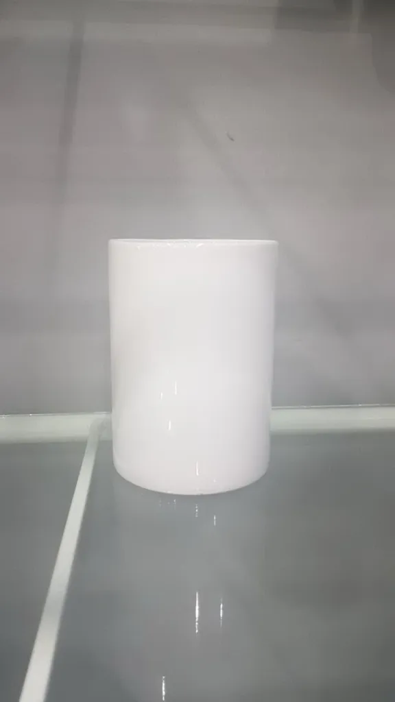 กระบอกตรงใหญ่ขาว