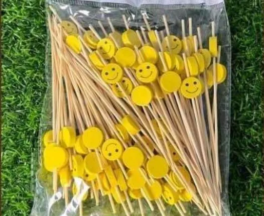 ไม้จิ้มแฟนซี 12 ซม. แบบ B - หน้ายิ้มเหลือง (1*100)