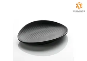 H161709 จานวงรีขอบยก 9 ดำ 22.8x18.2cm.