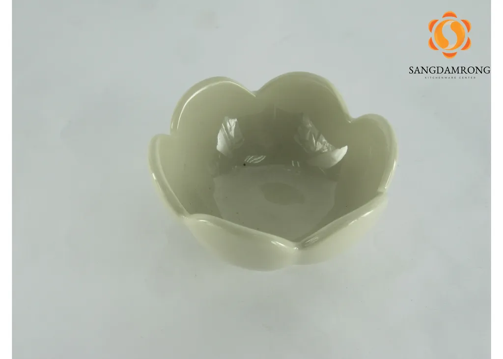 ถ้วยกลีบบัว6"ครีมขาว