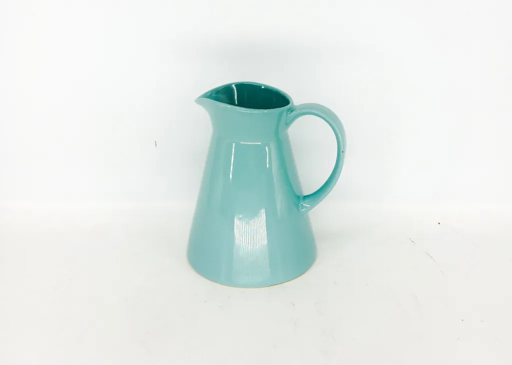 เหยือกโทนี่ ฟ้า