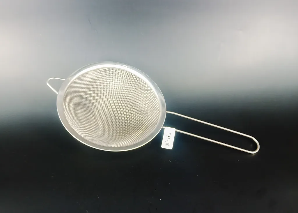 กระชอนสแตนเลส M แบบบาง (16x32.5cm.)