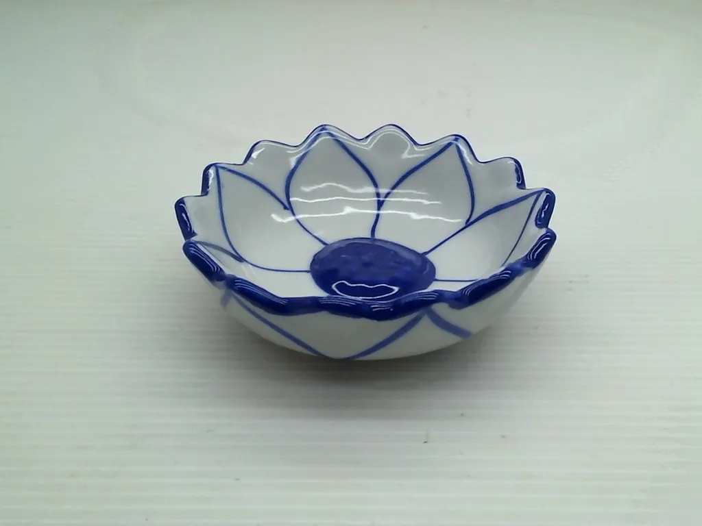 ถ้วยบัวแหลม3"สปร.