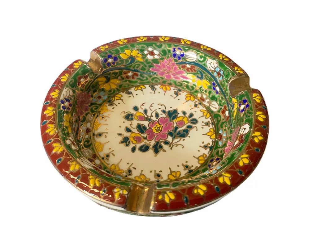 ที่เขี่ยบุหรี่แบน เบญ